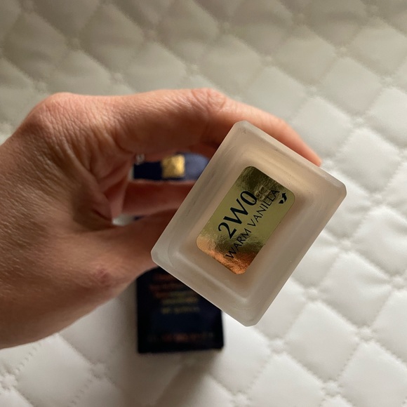 Brand new Estée Lauder make up foundation WARM VANILLA 2W0 - Picture 3 of 3